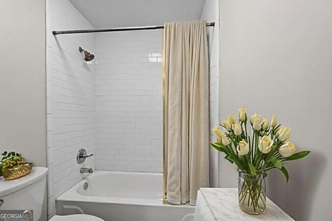 Building Photo - 423 Granville Ct