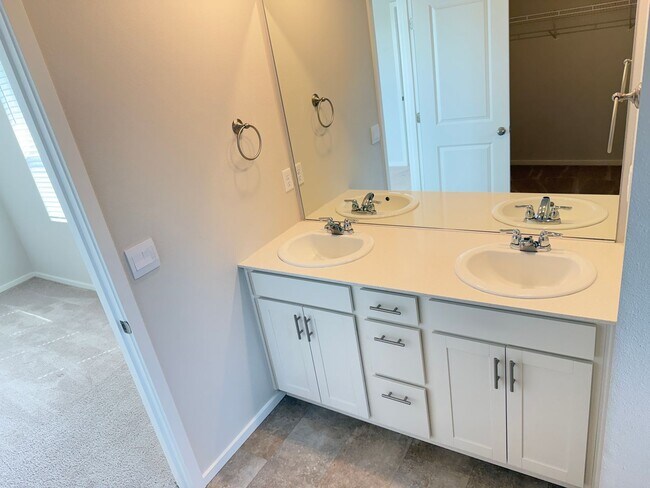 Building Photo - Newer 3 bedroom 2.5 bathroom house!