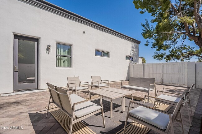 Building Photo - 6102 E Gold Dust Ave