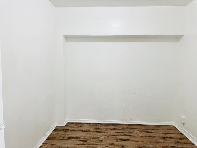 Building Photo - 7 E Clark St