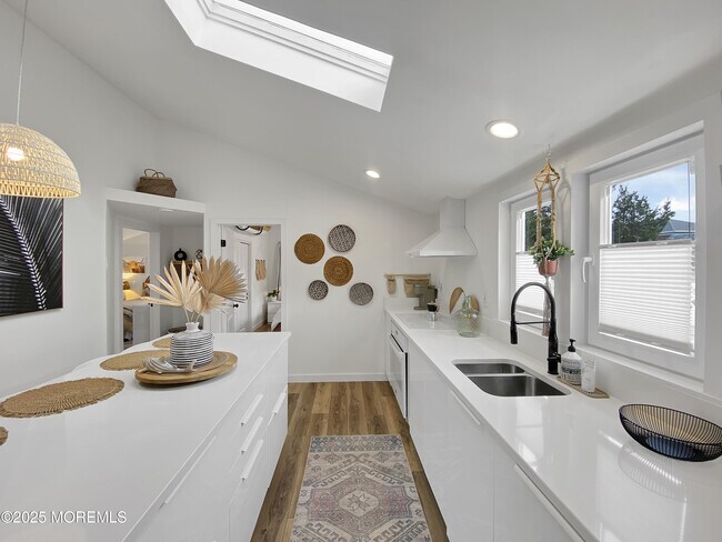 Building Photo - 110 Curtis Pl