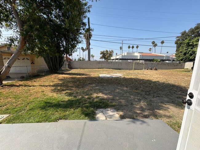 Building Photo - Gorgeous 4 bedroom with HUGE Lot in Colton...