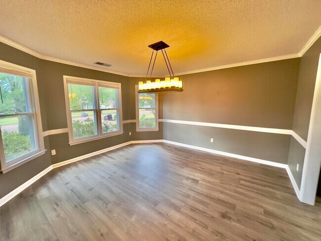 Building Photo - 545 Wilkes Cove