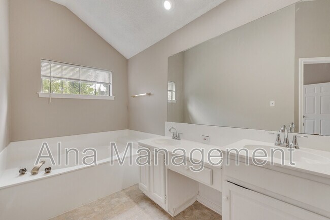 Building Photo - 8701 Pheasant Run Dr