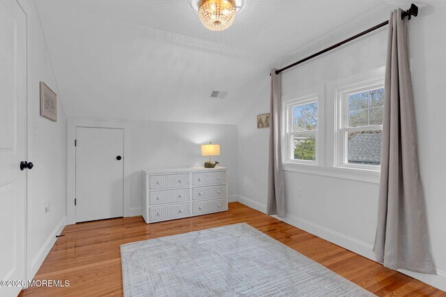 Building Photo - 115 Grassmere Avenue