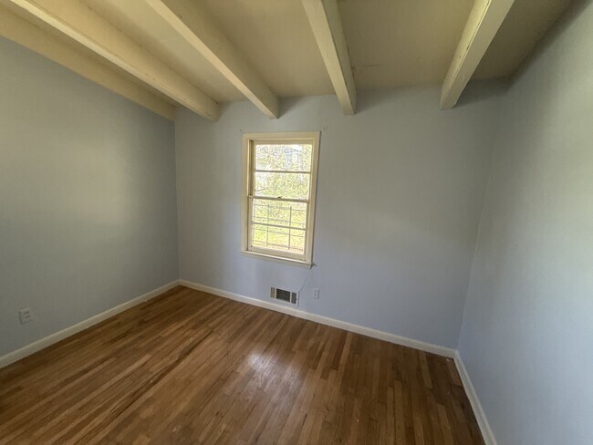 Building Photo - 1009 Hampton St NW