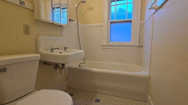 Building Photo - 2135-37 7th St