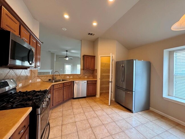 Building Photo - 285 Amber Ash Dr