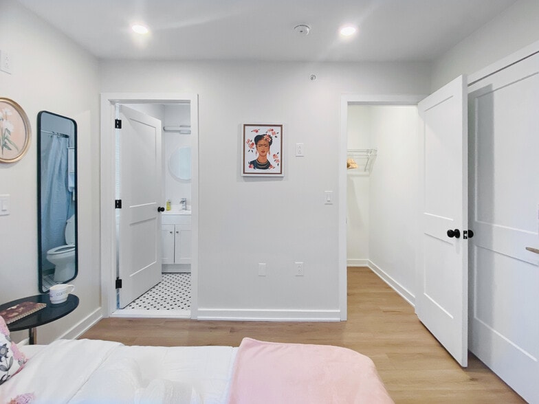 Bedroom 301 - 3814 Hamilton St