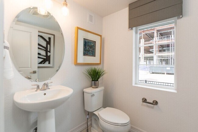 Building Photo - Gorgeous Townhome at Victory Ridge!