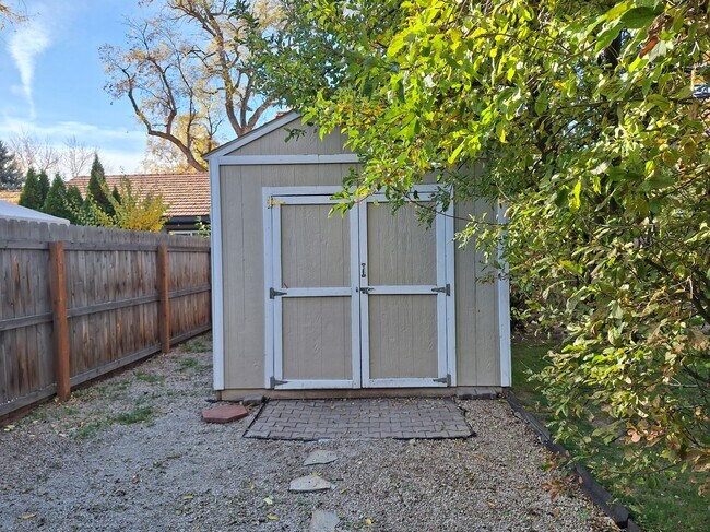 Building Photo - 2437 N Curtis Rd