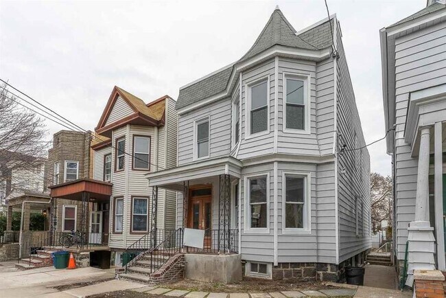 Building Photo - 126 75th St