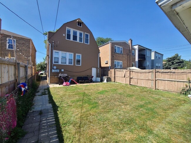 Building Photo - 6035 S Karlov Ave