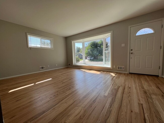 Building Photo - 3-bed 2-bath House in Northglenn available July!