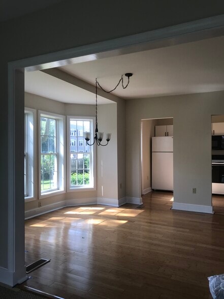 Building Photo - 291 E Allen St