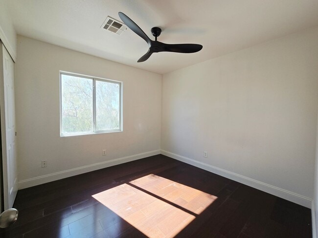 Building Photo - GORGEOUS 4BD/3BA IN SILVERADO RANCH