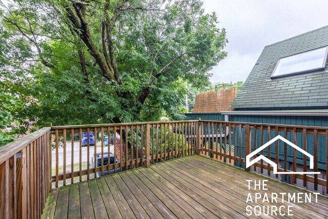 Building Photo - 2031 W Moffat St