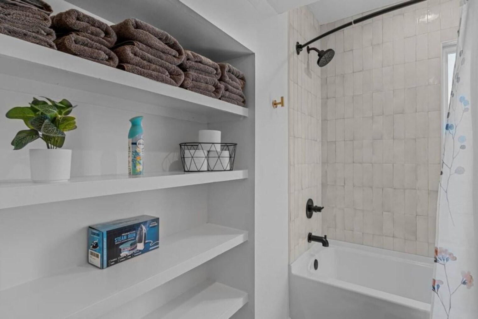 Building Photo - 909 E Camelback Rd