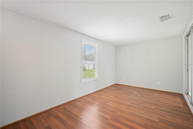 Building Photo - 1618 Hardwood Dr