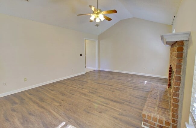 Building Photo - 809 Barrington Dr