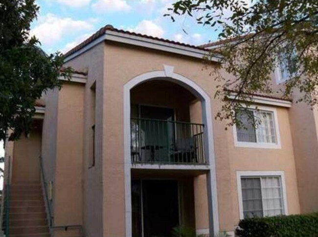 Building Photo - End unit with private side entrance!