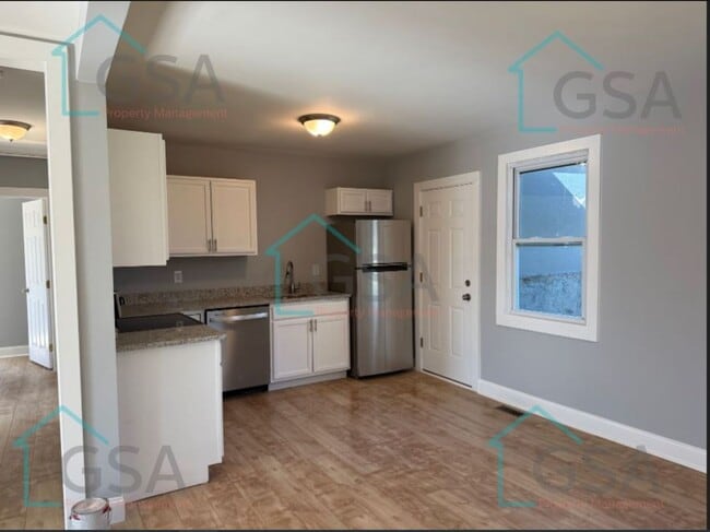 Building Photo - 3 Bedroom 2 Bathroom