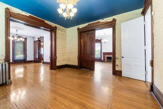 Building Photo - Huge Brick House in Victorian Village/Short North, Beautiful Woodwork 3 Car Garage and Swimming pool