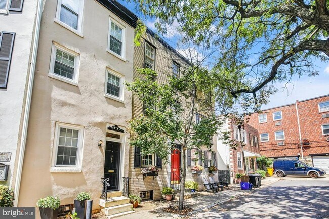 Building Photo - 560 N Judson St