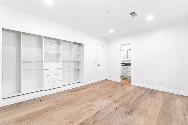 Building Photo - 1281 La Colina Dr