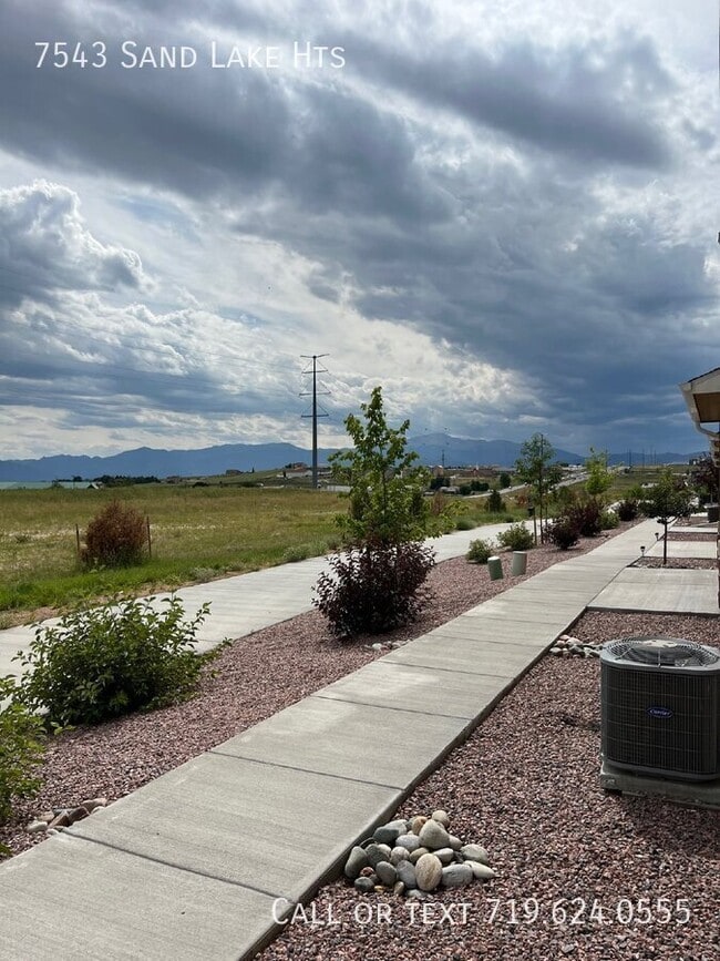 Building Photo - 7543 Sand Lake Heights