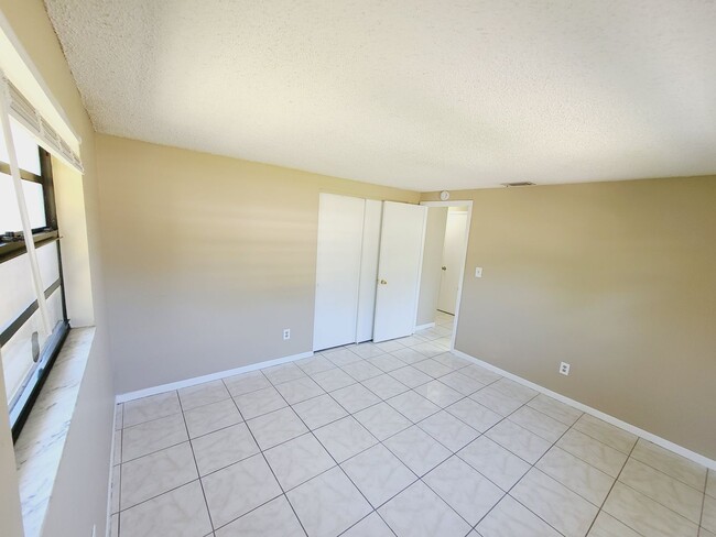 Building Photo - Charming Four Bedroom One Bathroom House p...