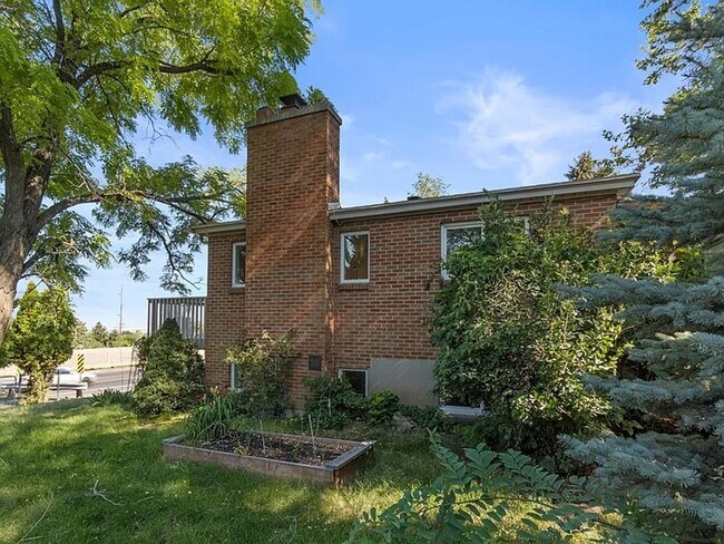 Building Photo - Renovated 4-Bedroom, 3-Bathroom Home in Millcreek