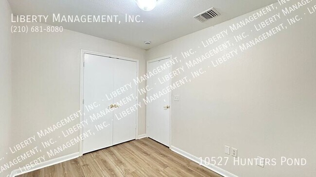 Building Photo - 10527 Hunters Pond