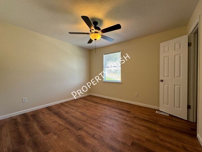 Building Photo - 1511 Rustic Dr
