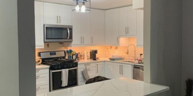 Building Photo - 2 bed 1 bath condo for rent in Gaithersburg