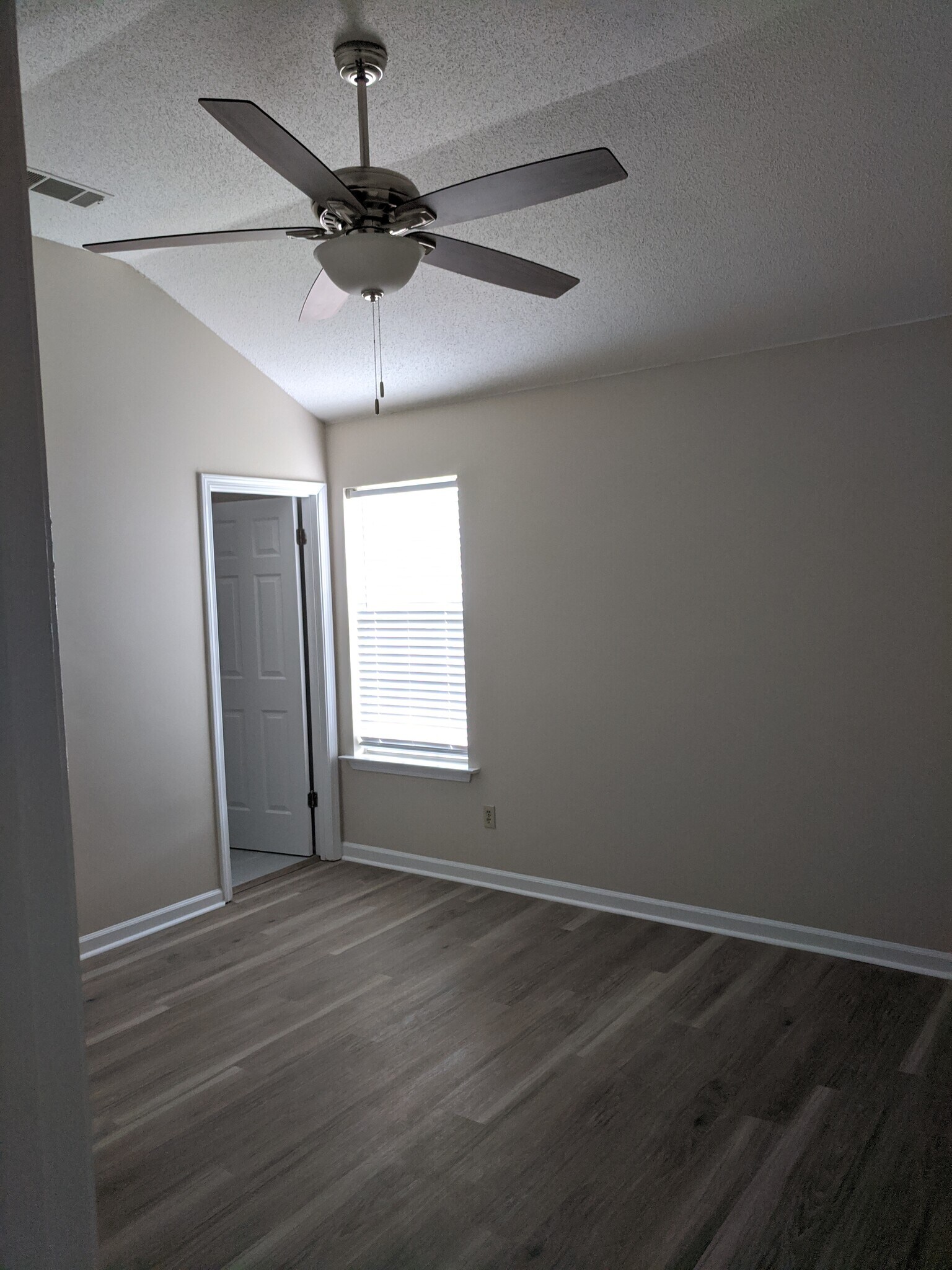 Building Photo - 7746 Shadowland Dr