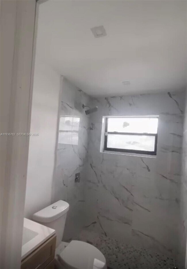 Building Photo - 505 N 24th Ave