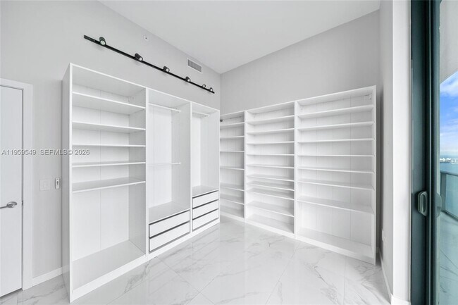 Building Photo - 480 NE 31st St