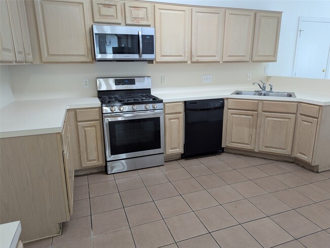 Building Photo - 15938 Timber Run Dr