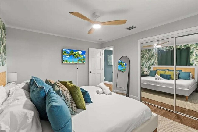 Building Photo - 1596 Idle Dr NE