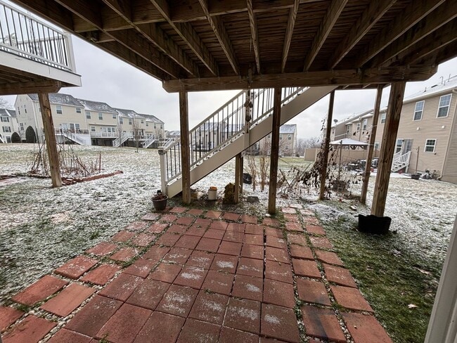 Building Photo - 3 Bedroom Townhome - Available March 1st!