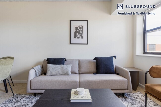 Building Photo - 10 Magazine St