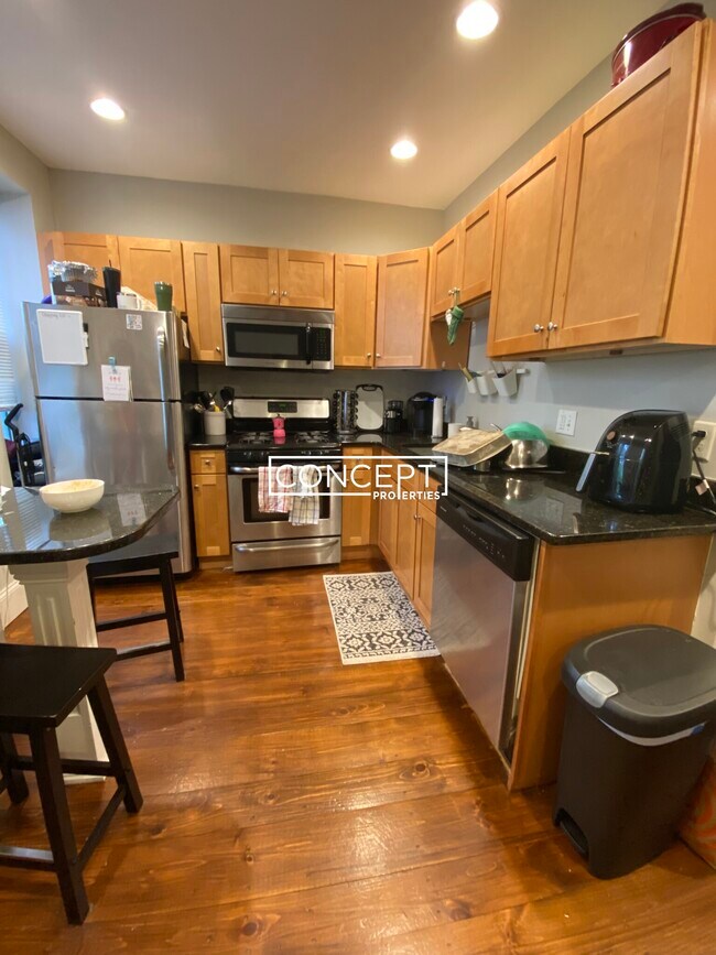 Building Photo - 16 Sewall St