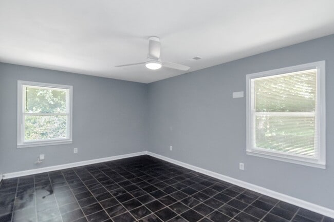 Building Photo - Spacious 4 Bed 3 Bath SFH!