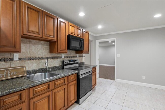 Building Photo - 2115 Julien Overlook