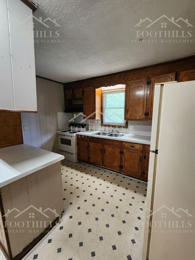Building Photo - Charming 3-Bedroom Brick Home in Anderson,...