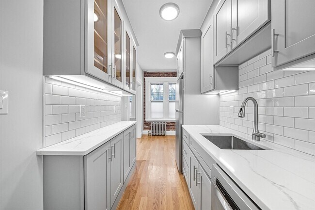 Primary Photo - 4 Crawford St