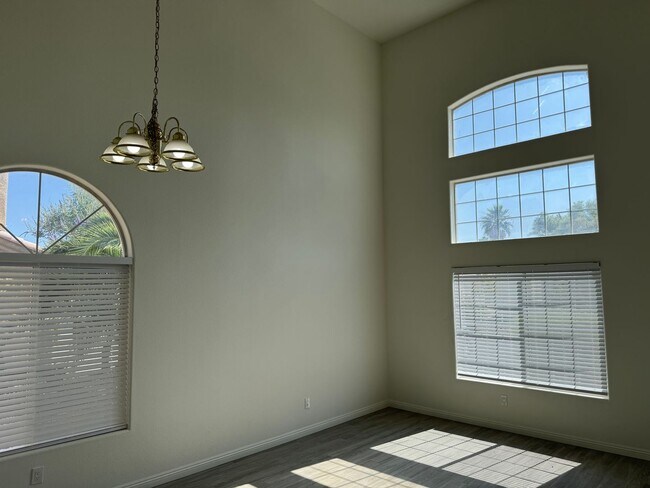 Building Photo - New flooring and kitchen. No neigbors behi...