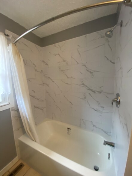 Building Photo - 502 Rock Rd