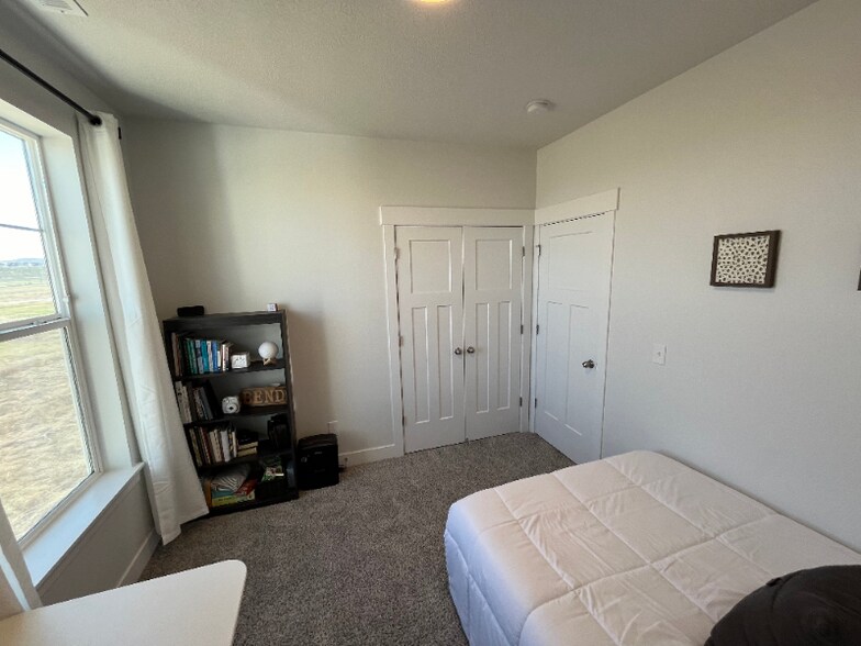 Building Photo - 927 W Coral Charm Wy